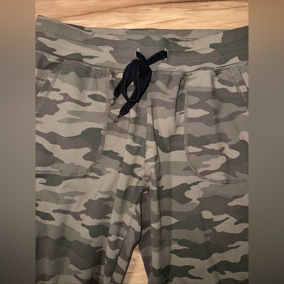 Zyia Active Green Camo Unwind Joggers Women’s Size Small Drawstring - Picture 4 of 8